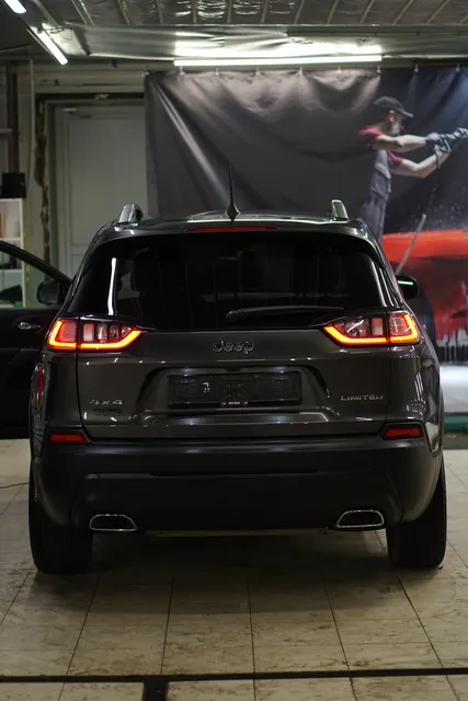 Jeep Grand Cherokee — Регулярный уход, кадр 2